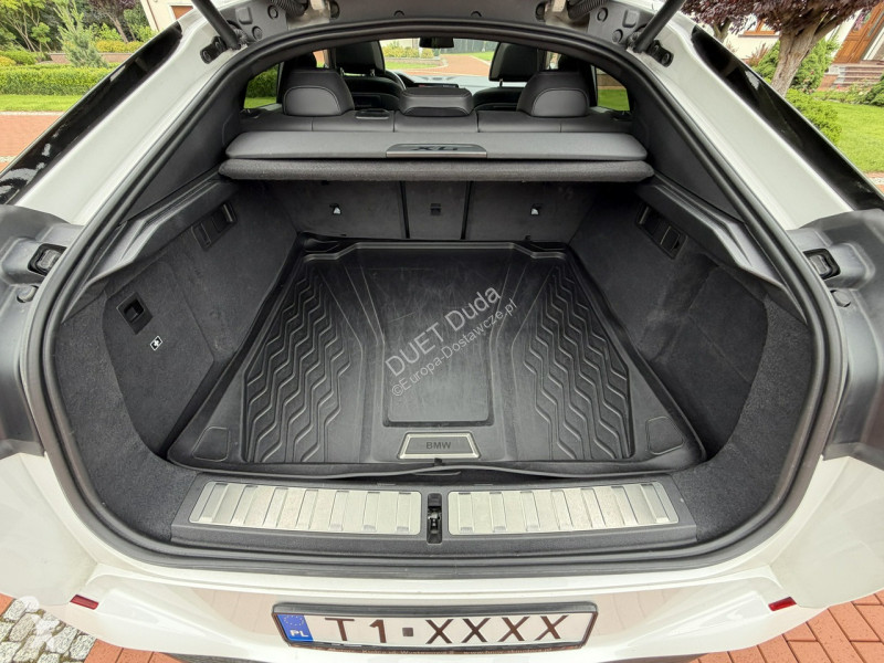 Samochód dostawczy BMW X6