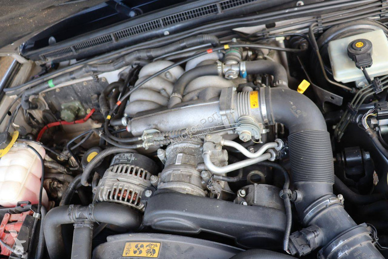 Véhicule utilitaire Land Rover V8