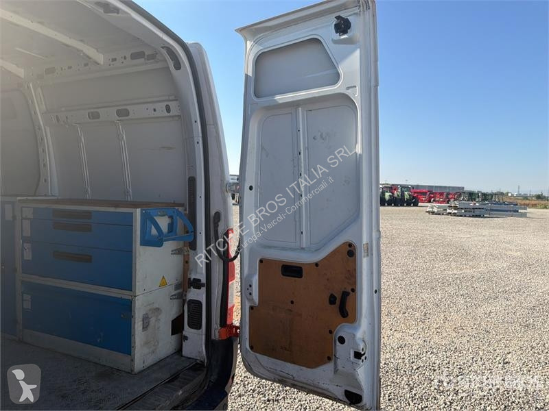 Furgoneta Nissan Cargo Van