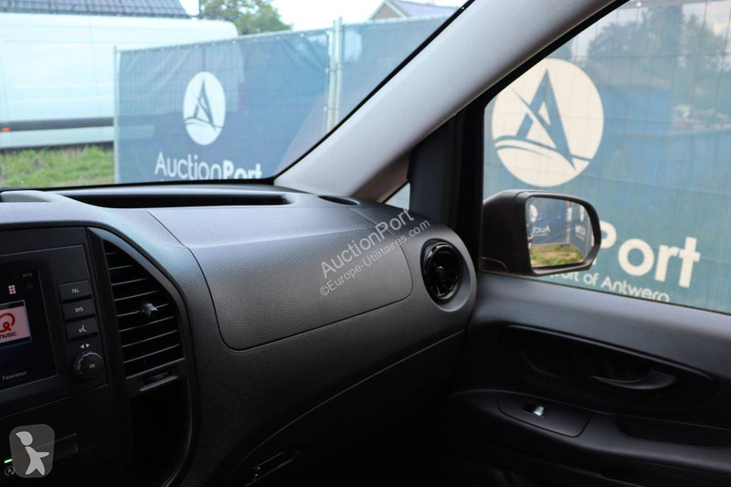 Mercedes  van