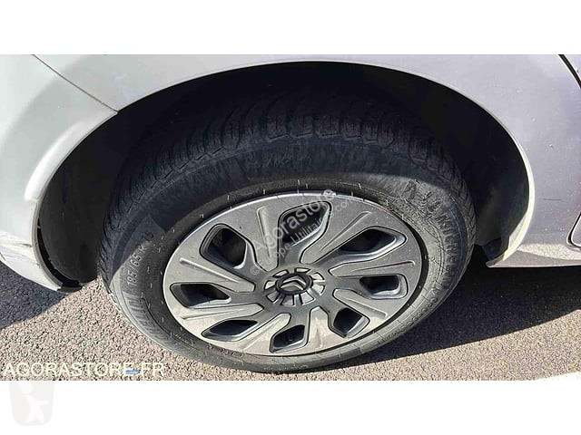 Коммерческий автомобиль