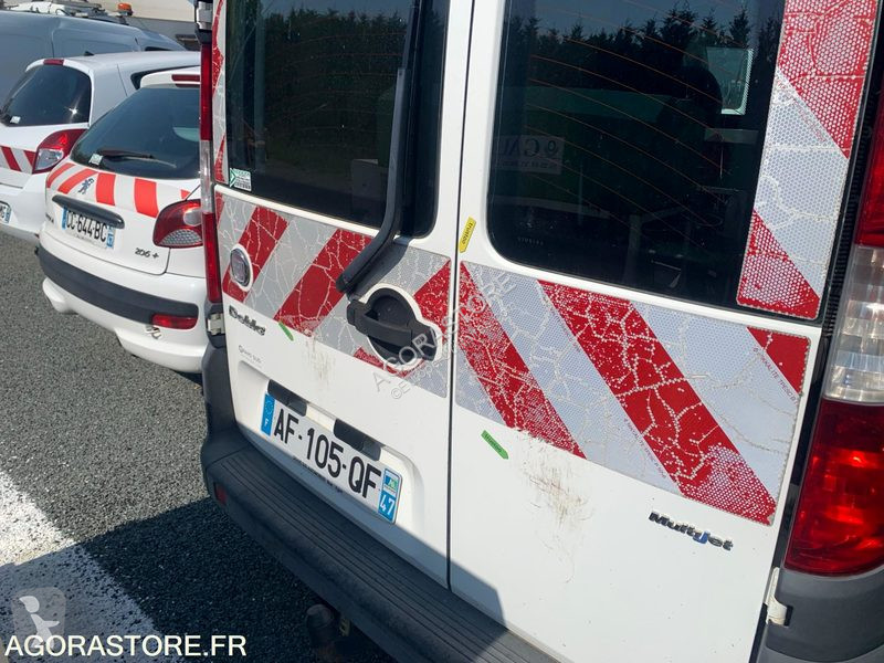 Véhicule utilitaire Fiat DOBLO
