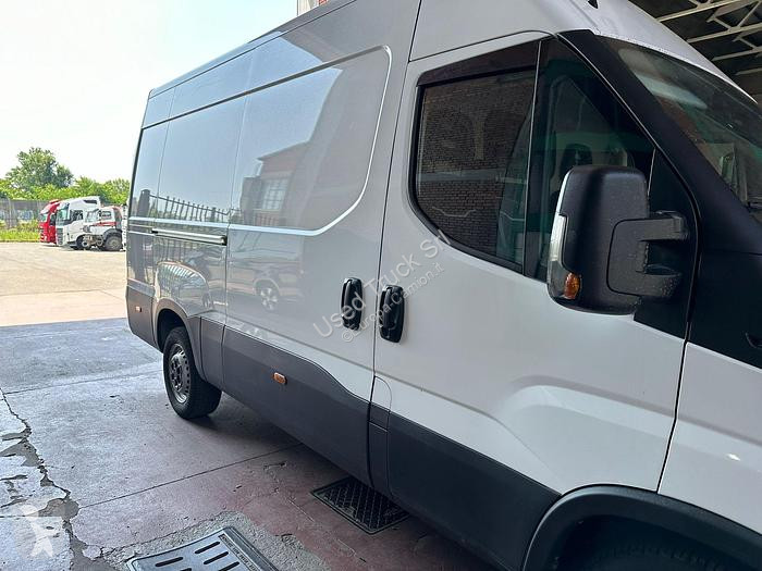 Veicolo commerciale Iveco  35S16