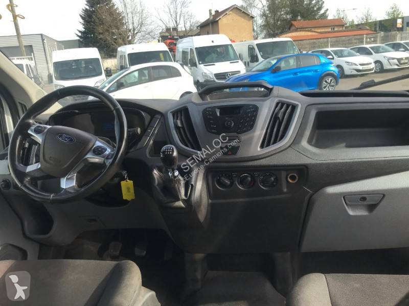 Autoutilitară Ford