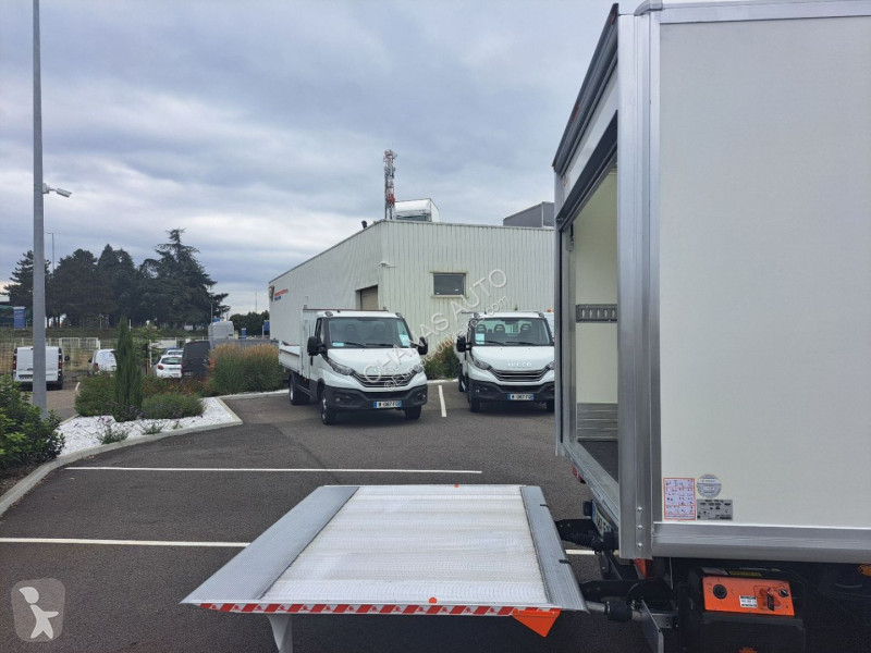 Autoutilitară Iveco 35C18 A8 180CV 3L HAYON...
