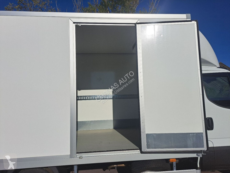 Autoutilitară Iveco 35C18 180CV 3L CAISSE...