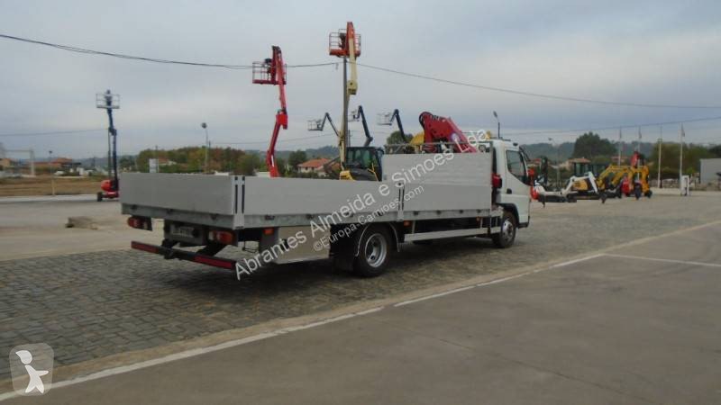 Véhicule utilitaire Mitsubishi Fuso