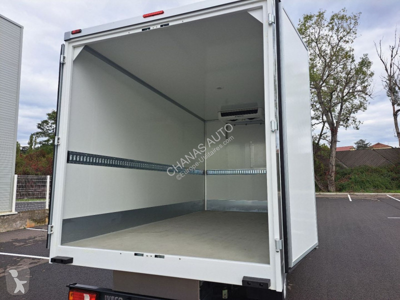 Autoutilitară Iveco 35C18 180CV 3L CAISSE...