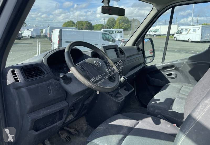Véhicule utilitaire Nissan