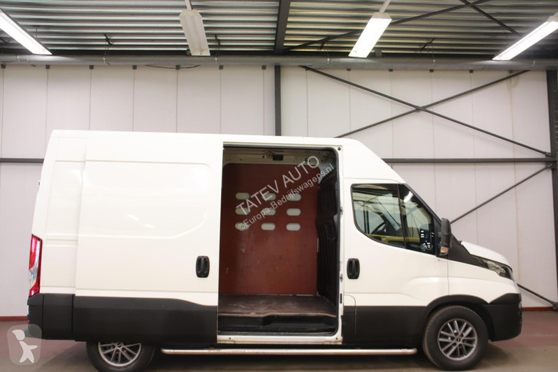 Autoutilitară Iveco 35S14V 2.3 L2H2 MET 3500 KG...