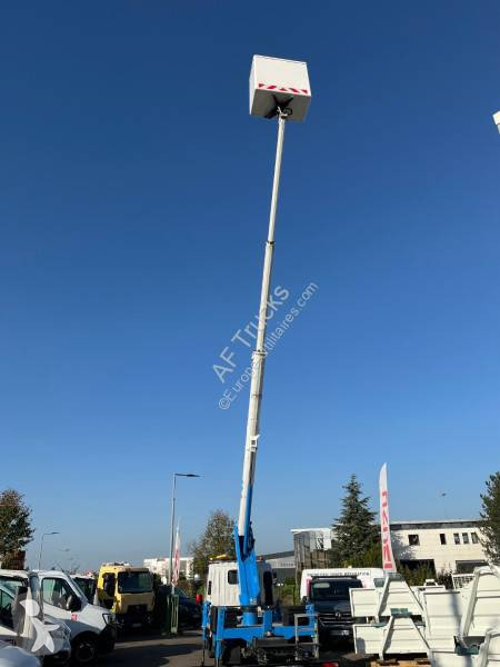 Véhicule utilitaire Isuzu