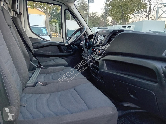 Veicolo commerciale Iveco DAILY 35S14 AT8