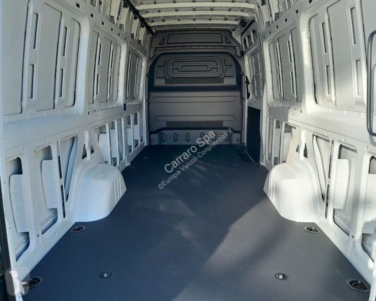Autoutilitară Mercedes Furgone Traz. Post