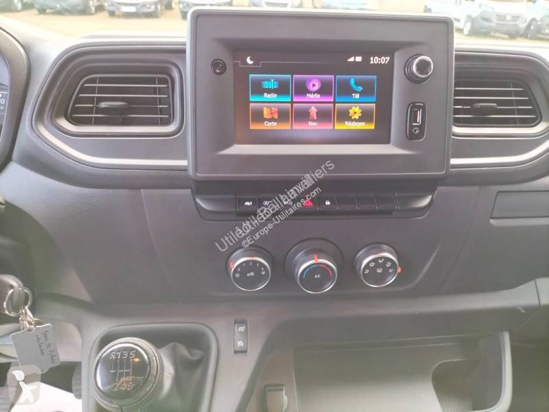 Véhicule utilitaire Nissan