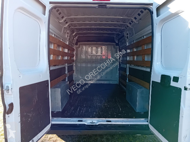 Autoutilitară Peugeot BOXER L3H2