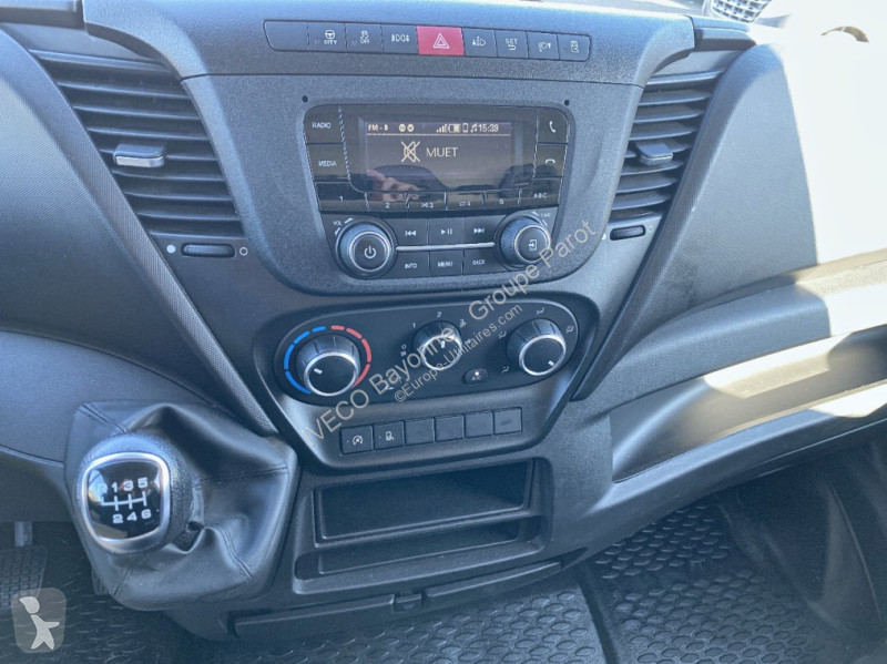Veicolo commerciale Iveco 35S14 V12