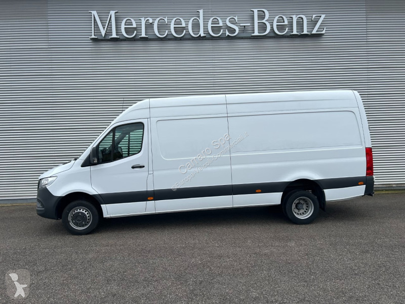 Autoutilitară Mercedes III