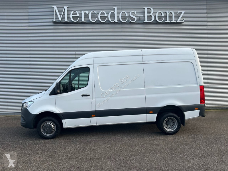 Véhicule utilitaire Mercedes III