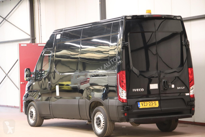 Autoutilitară Iveco 35S16V 2.3 L2H2 FINANCIAL...