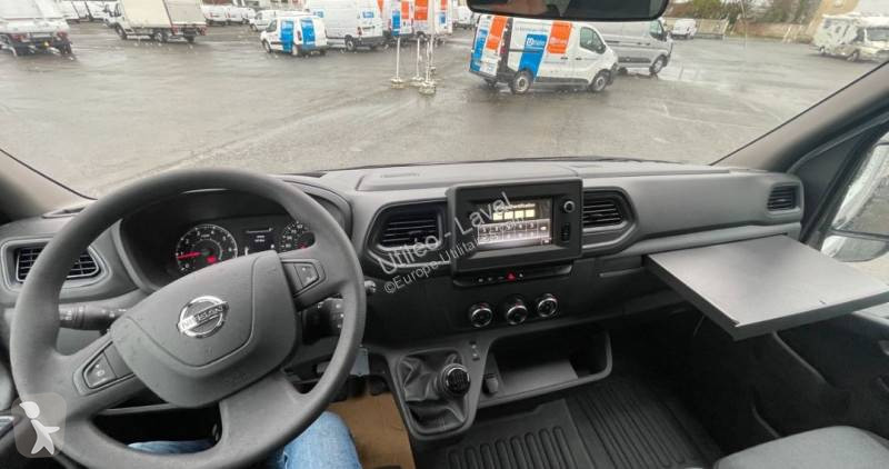 Véhicule utilitaire Nissan