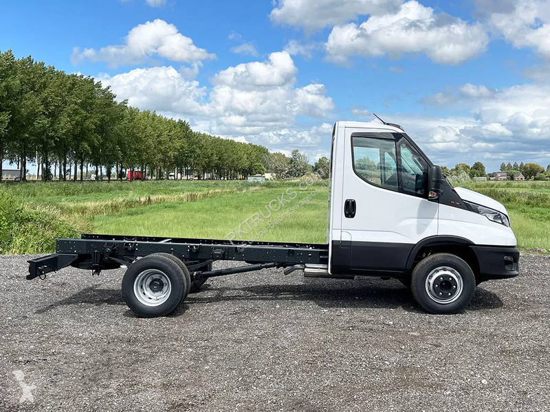 Véhicule utilitaire Iveco 70 Chassis Cabin (3...