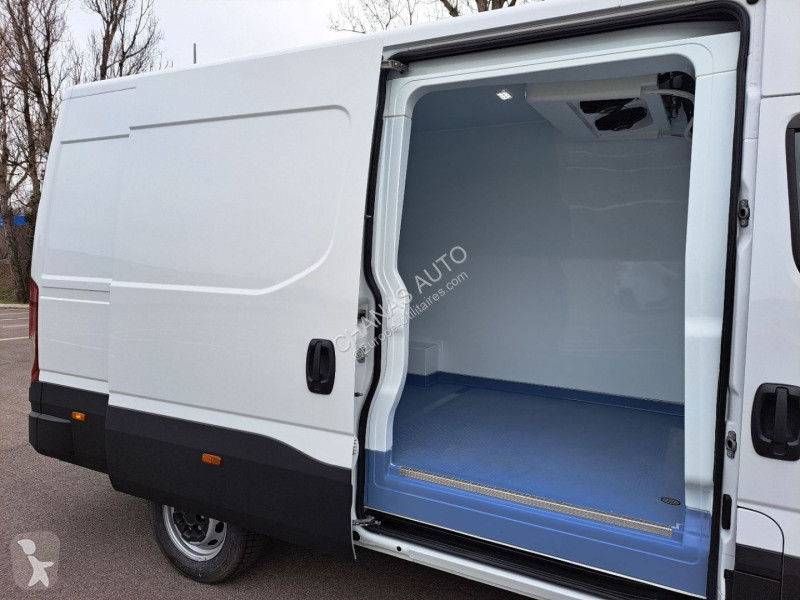 Veículo utilitário Iveco 35S18 A8 180CV 3L...