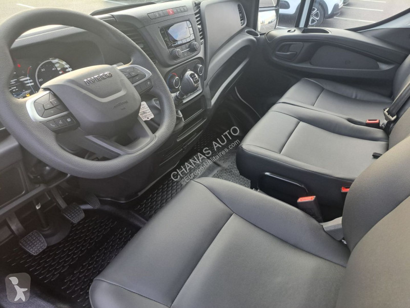 Autoutilitară Iveco 35C16 160CV 3L PLANCHER...