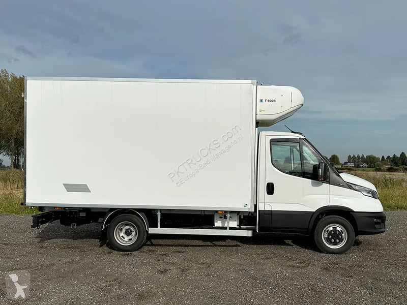 Autoutilitară Iveco 50C15 Refrigerated Truck (2...