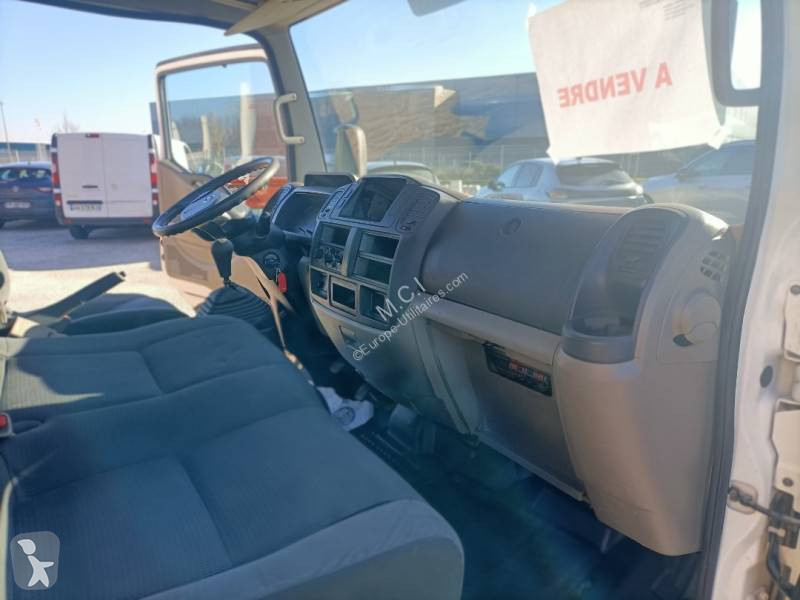 Véhicule utilitaire Nissan