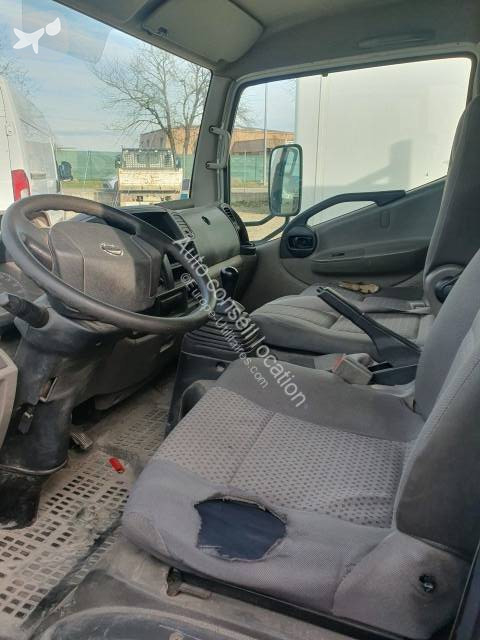 Véhicule utilitaire Nissan