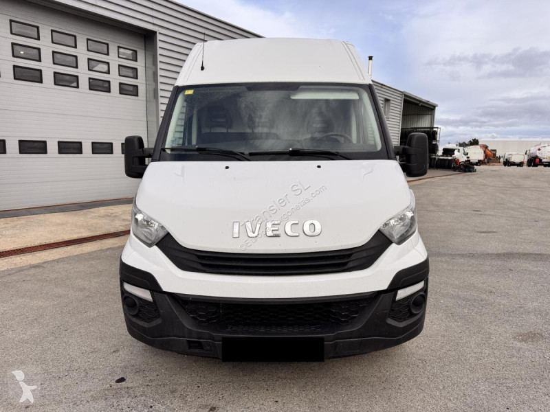 Veicolo commerciale Iveco 35-S-16