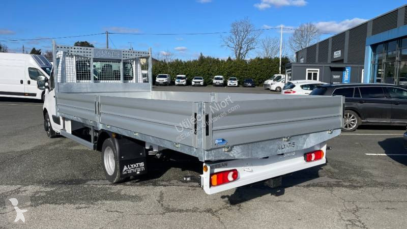 Véhicule utilitaire Nissan