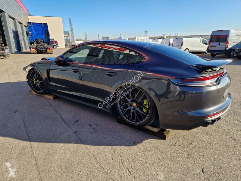 Véhicule utilitaire Porsche