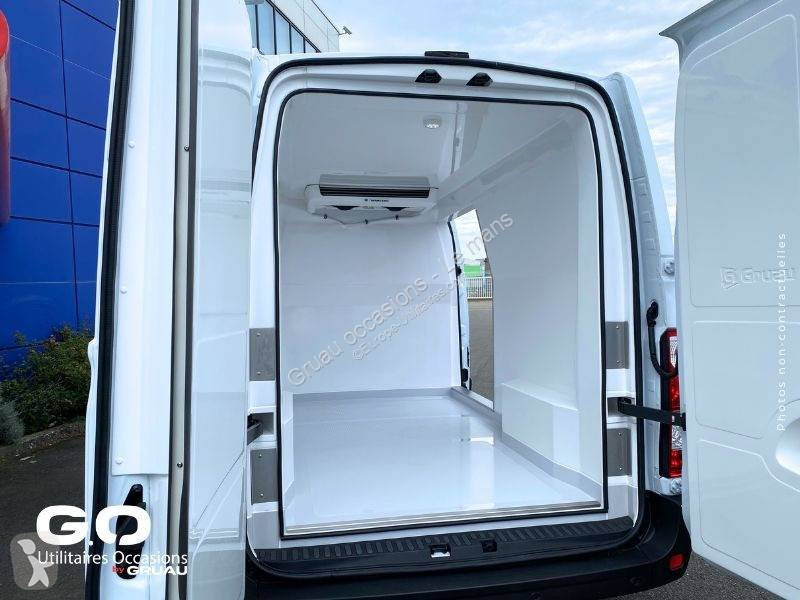 Véhicule utilitaire Nissan