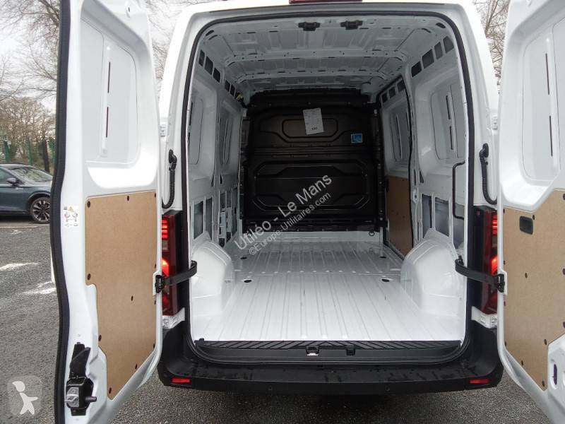 Véhicule utilitaire Nissan