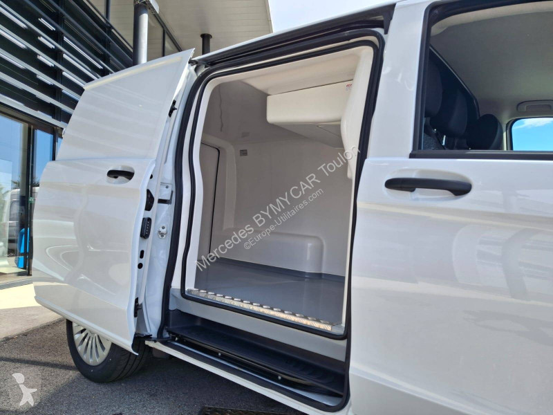 Véhicule utilitaire Mercedes VITO FOURGON 114...