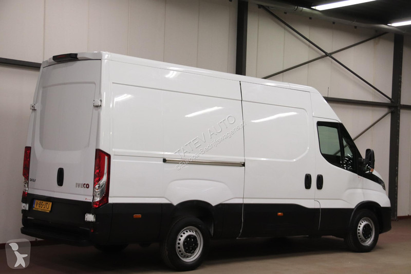Veículo utilitário Iveco 35S14V 2.3 L2H2 AIRCO...