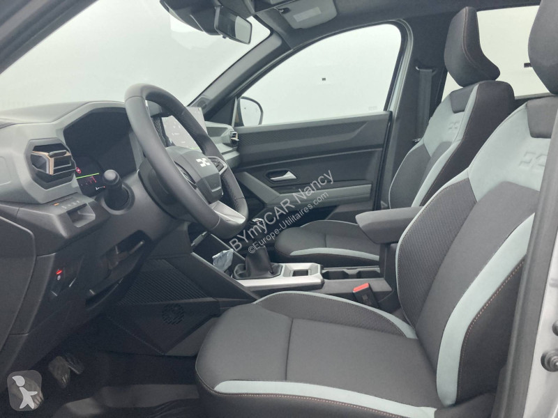 Autoutilitară Dacia Bigster TCe 140