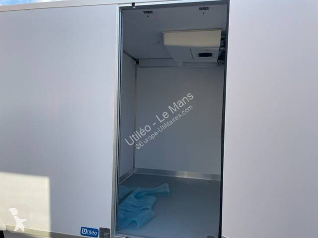 Véhicule utilitaire Nissan