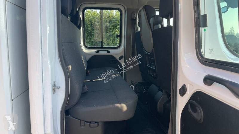 Véhicule utilitaire Nissan
