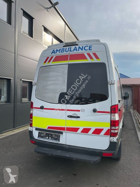 Véhicule utilitaire Mercedes 319 CDI Ambulance...
