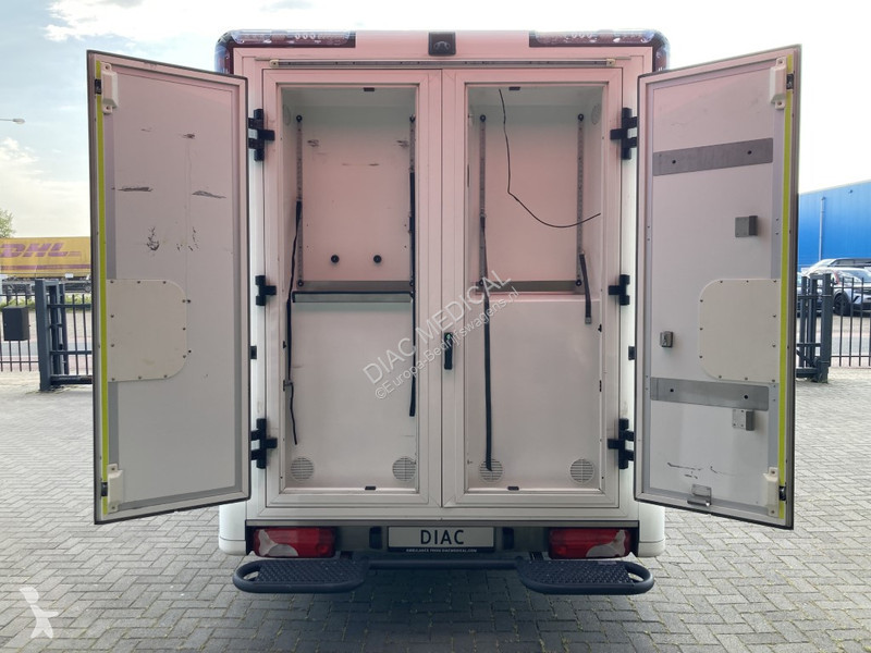 Furgoneta Mercedes 419 Container Ambulance...