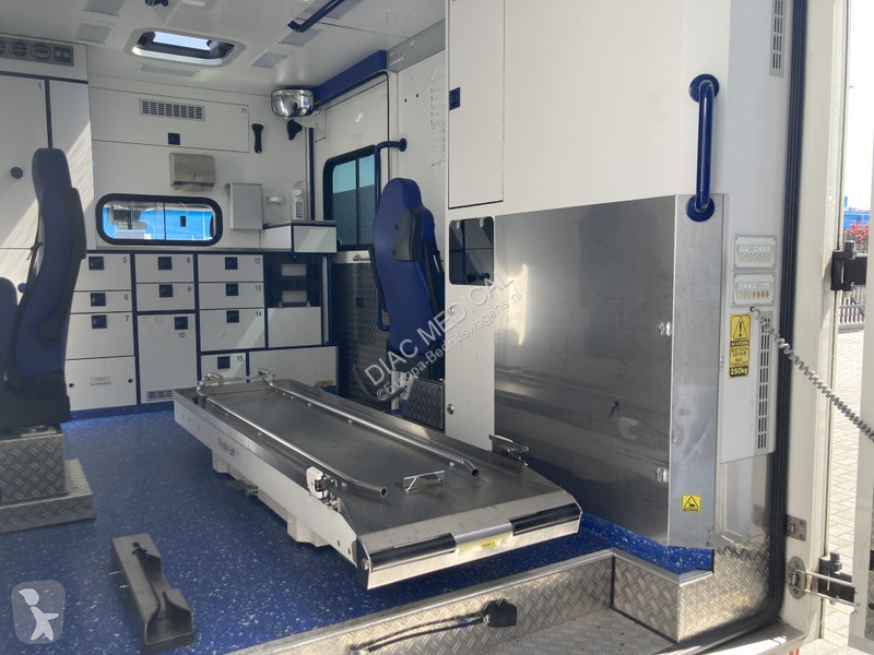 Furgoneta Mercedes Container Ambulance 400-serie