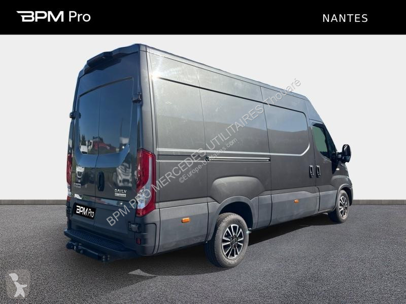 Veicolo commerciale Iveco 35S Fg 35S21H V12...