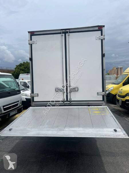 Véhicule utilitaire Nissan