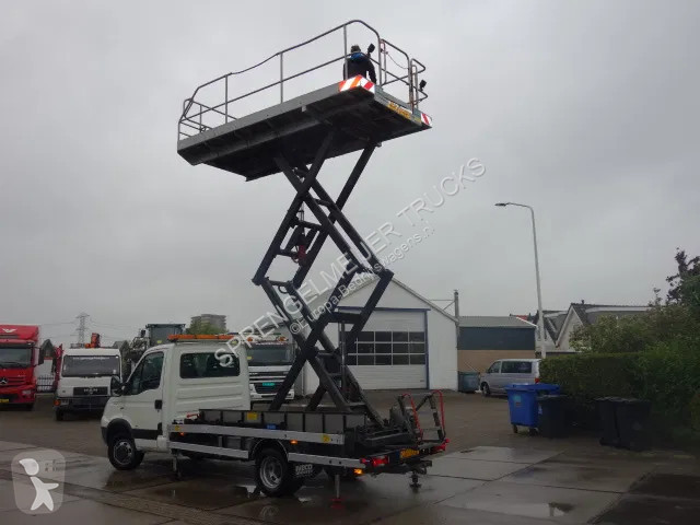 Véhicule utilitaire Iveco 40C15 SKY WORKER...