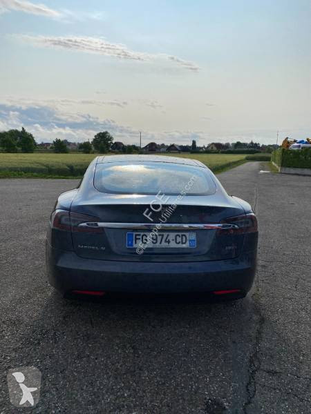 Véhicule utilitaire Tesla