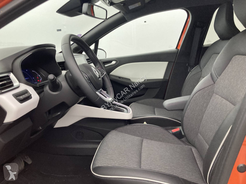 Autoutilitară Renault Clio E-Tech full hybrid 145