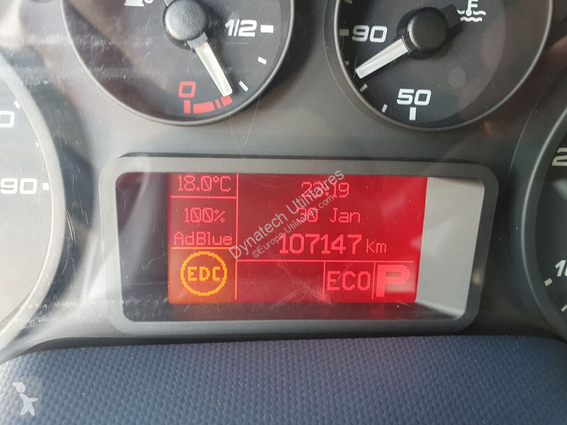 Véhicule utilitaire Iveco DAILY CCB 35C18H D...