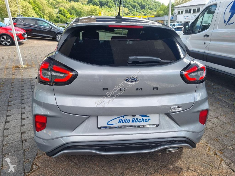 Véhicule utilitaire Ford ST-Line Design
